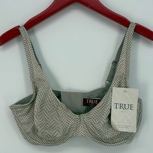 🐭 nwt True & Co. unlined triangle 74461 Chevron Bra - Cream and Gray